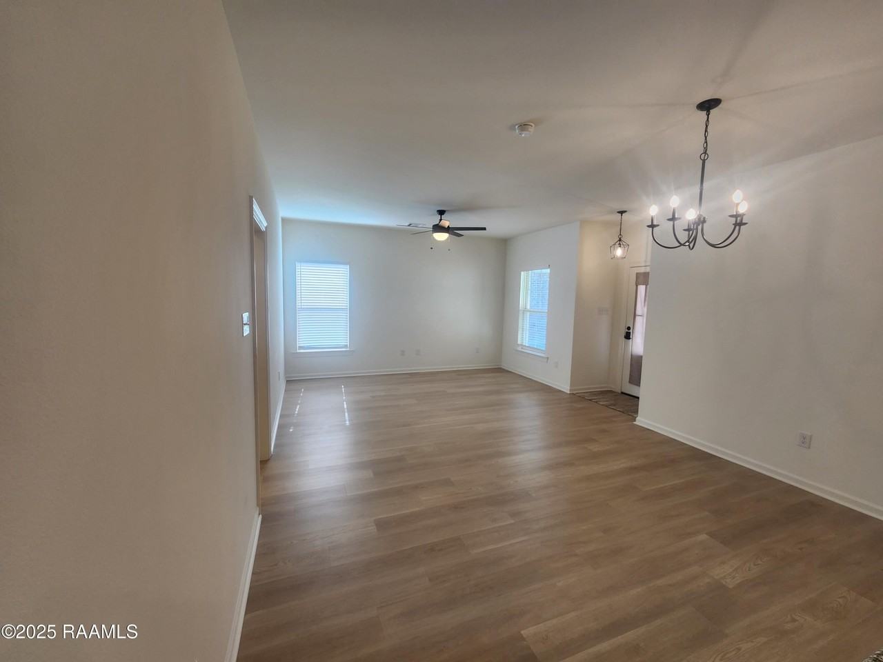 208 Stockbridge Ln - Photo 3 of 14