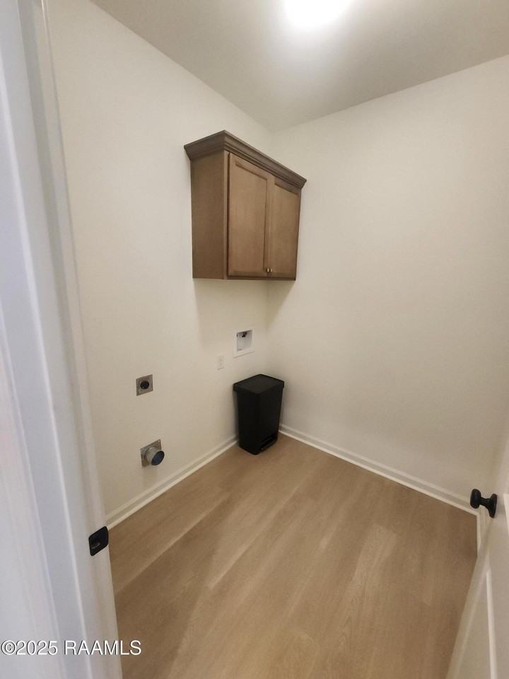 208 Stockbridge Ln - Photo 5 of 14