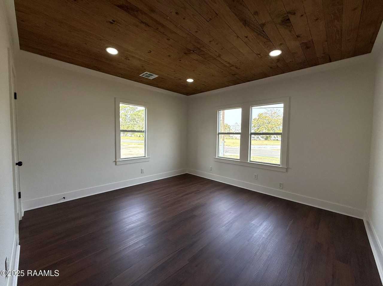 1014 Napoleon Ave - Photo 3 of 14