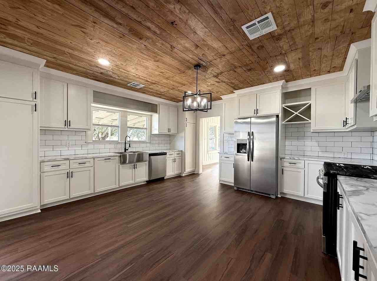 1014 Napoleon Ave - Photo 7 of 14