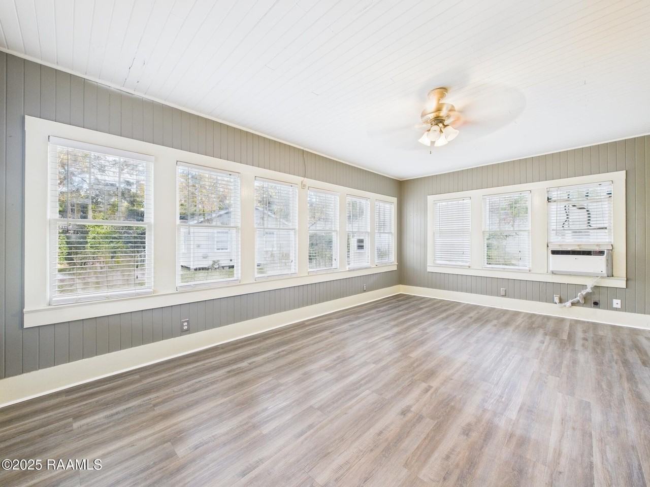 408 Harding St - Photo 5 of 17