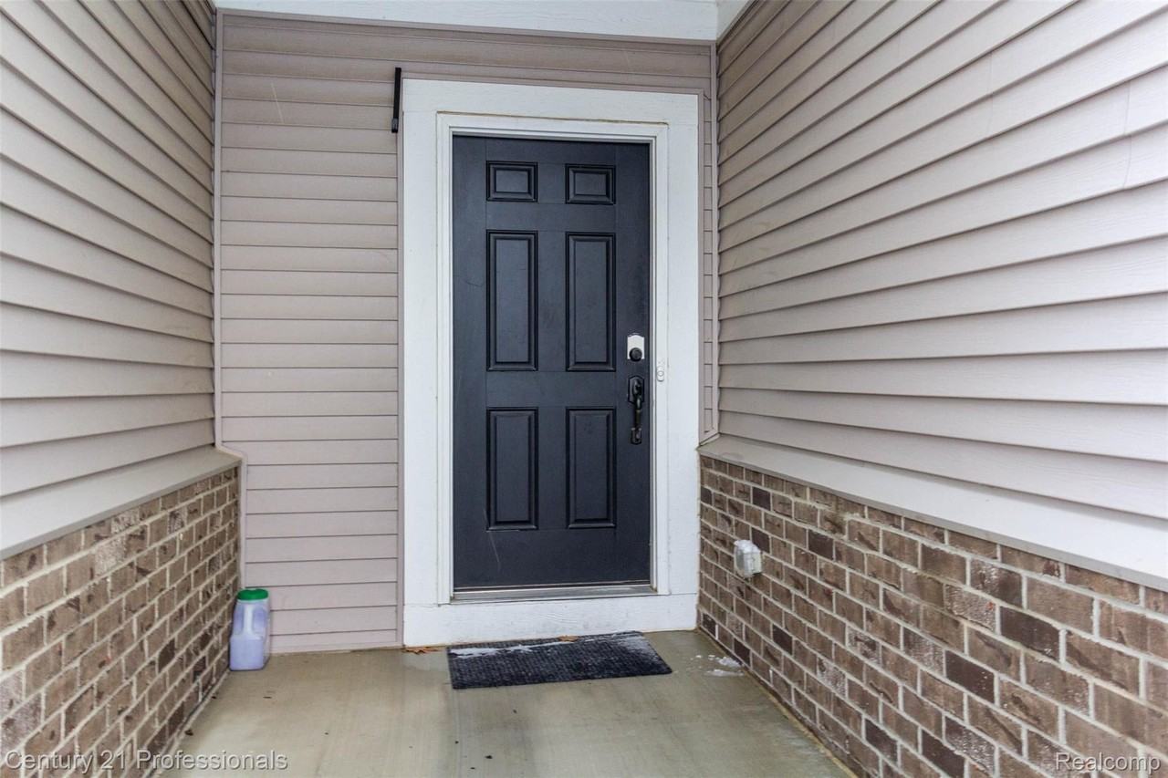 1218 Lark St - Photo 5 of 41