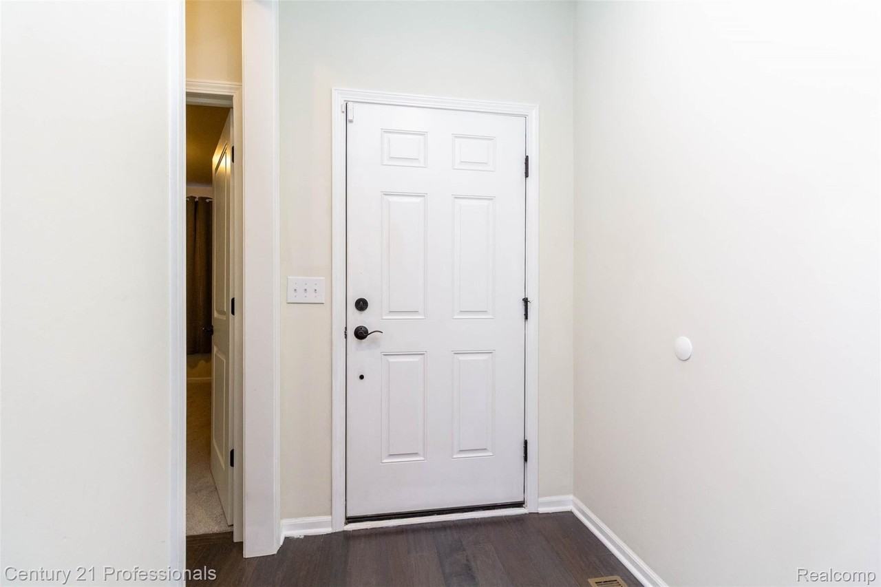 1218 Lark St - Photo 6 of 41