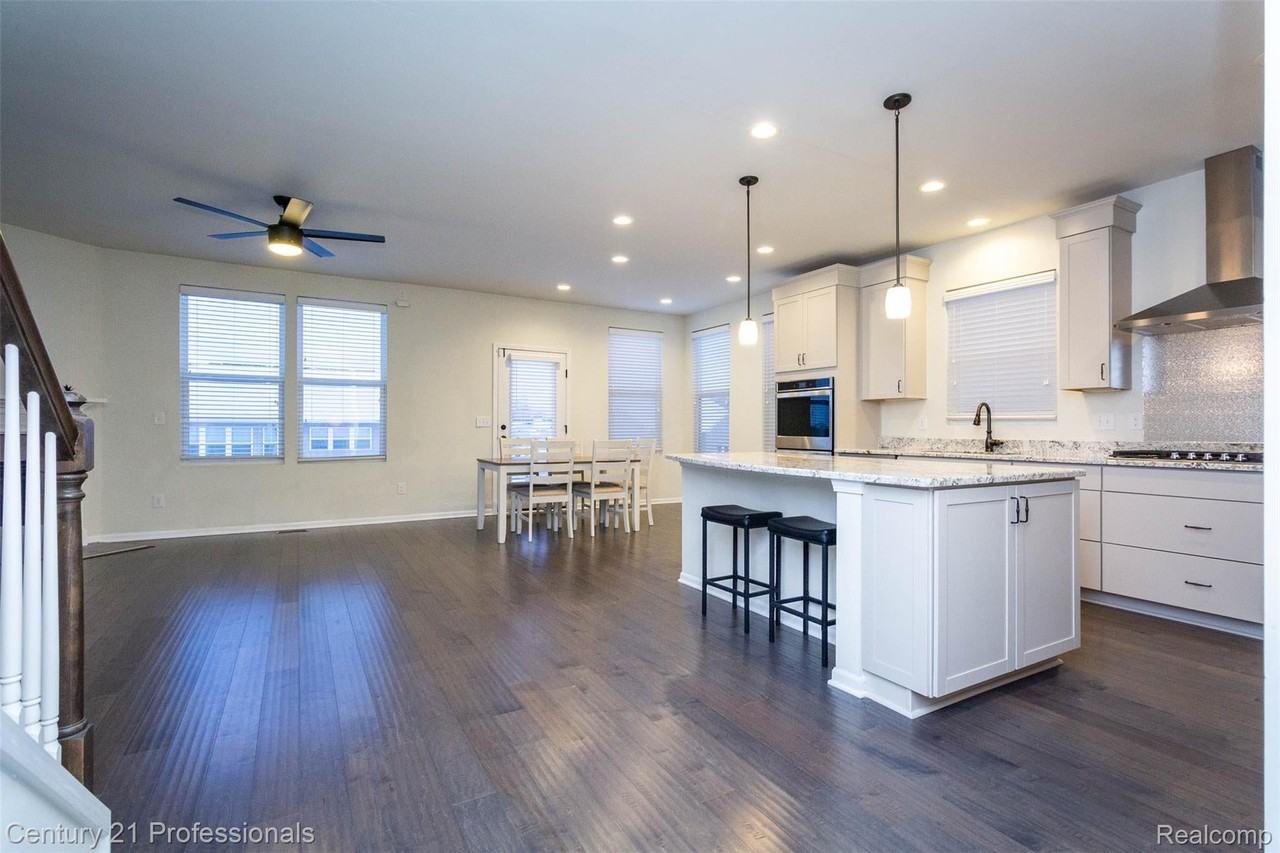 1218 Lark St - Photo 7 of 41