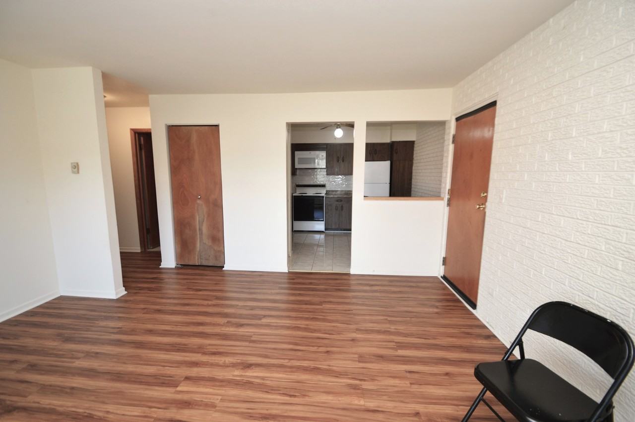 9907 W 58th St ##9 - Photo 4 of 16