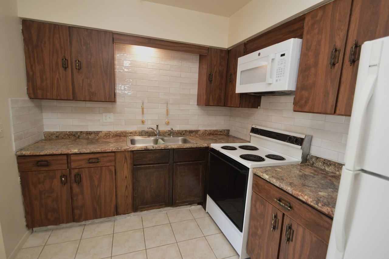 9907 W 58th St ##9 - Photo 7 of 16