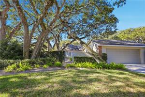 featured image of 121 E Park Shores Cir Apt 32e #32E