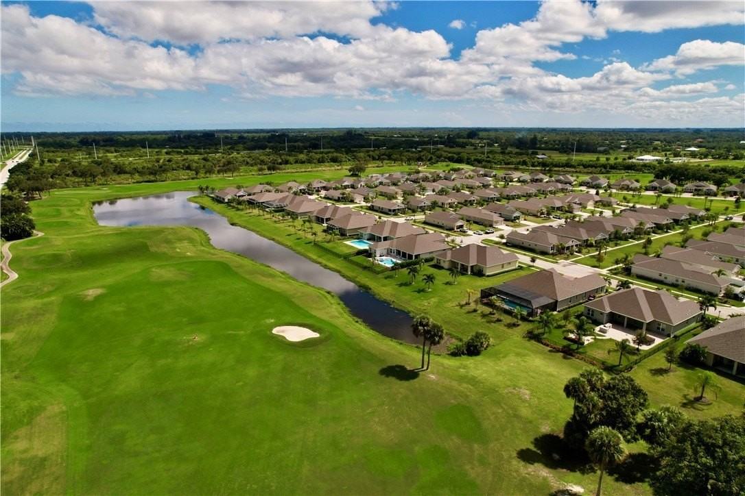 1405 Mulligan Dr - Photo 4 of 24