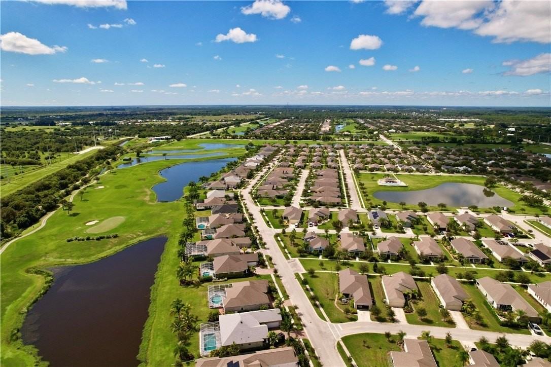 1405 Mulligan Dr - Photo 5 of 24