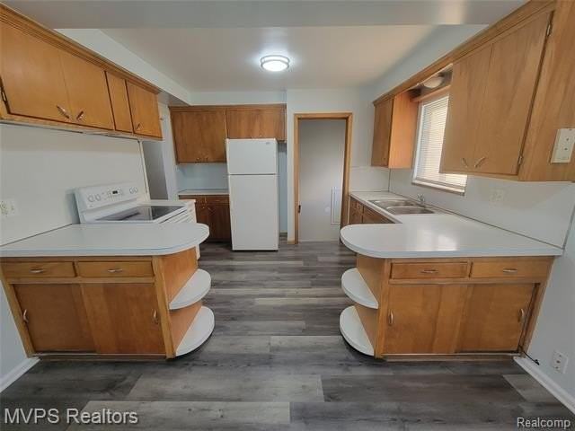 18508 Holland Ave - Photo 3 of 11