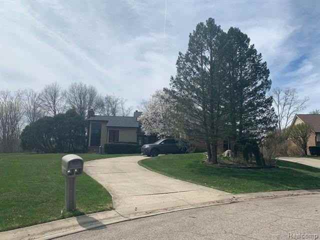 3266 Montmarte Cir - Photo 2 of 18