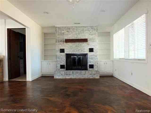 23861 Longacre St - Photo 2 of 14