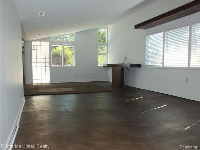 23861 Longacre St - Photo 4 of 14