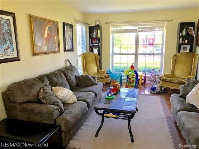 2790 Green Valley Dr - Photo 2 of 11