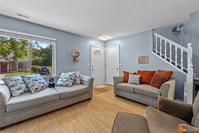 1570 Streamwood Ct - Photo 5 of 25