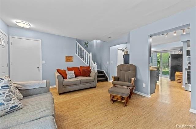 1570 Streamwood Ct - Photo 7 of 25