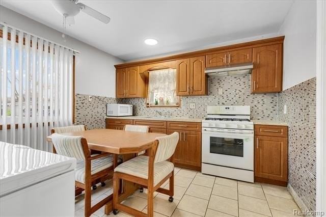 1564 Moulin Ave - Photo 2 of 12