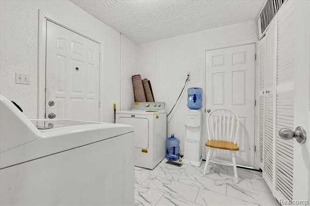 1564 Moulin Ave - Photo 3 of 12