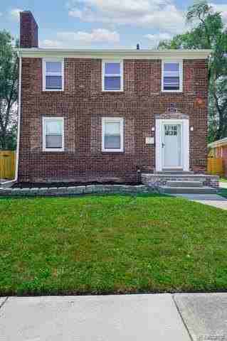 243 Newport St - Photo 3 of 50