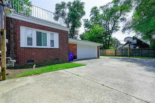 243 Newport St - Photo 5 of 50