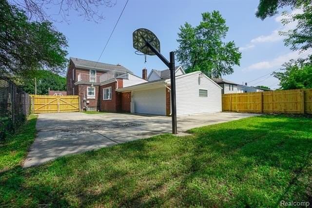 243 Newport St - Photo 6 of 50