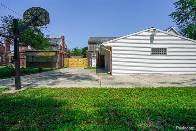 243 Newport St - Photo 7 of 50