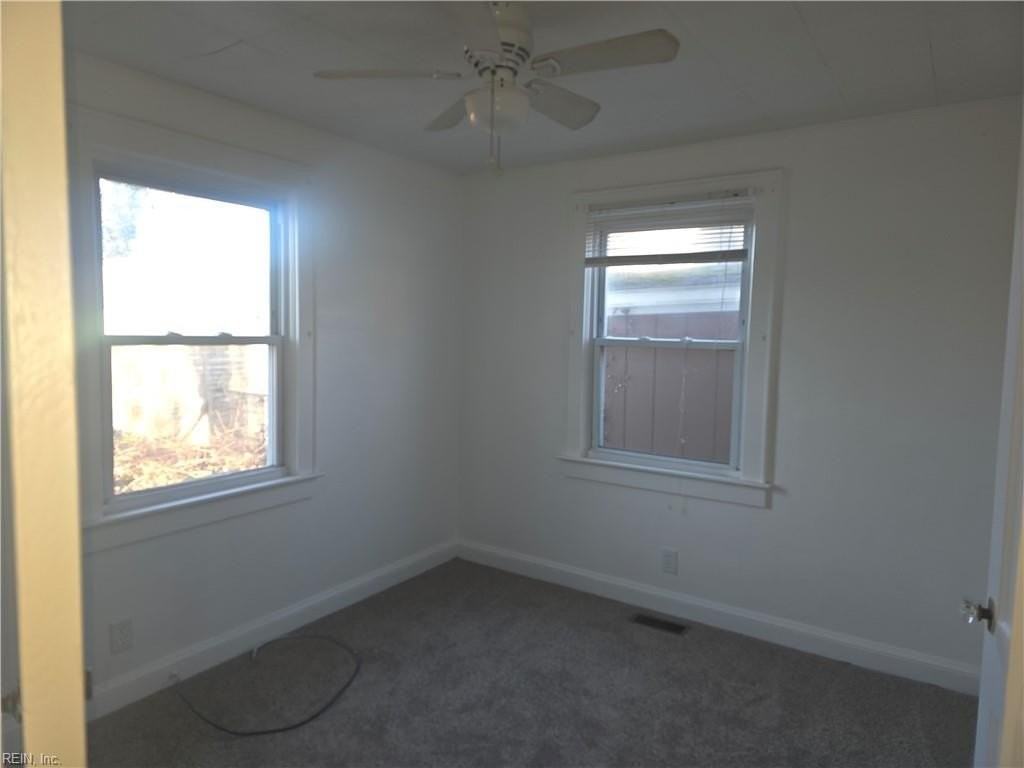 4722 Shafer St - Photo 5 of 10