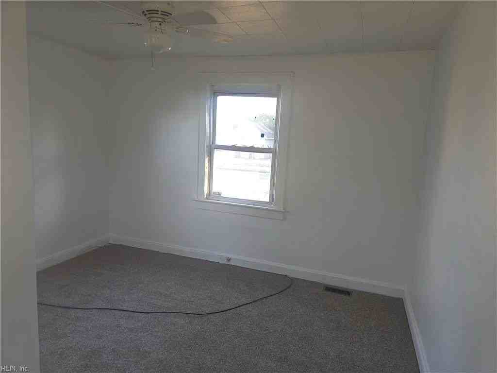 4722 Shafer St - Photo 6 of 10