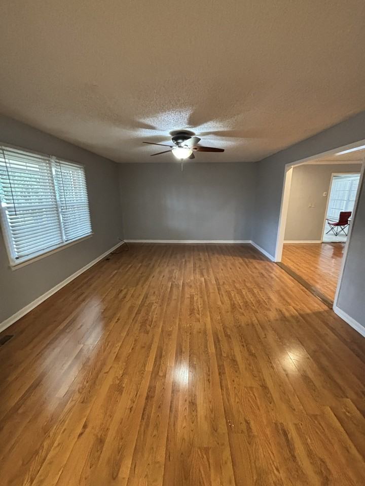 106 Carol Dr - Photo 3 of 24