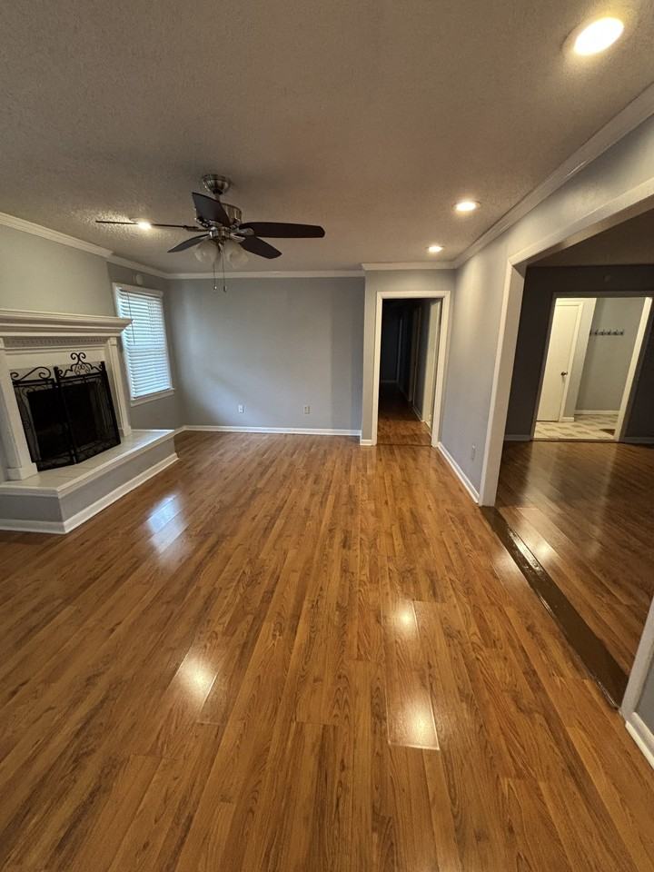 106 Carol Dr - Photo 4 of 24