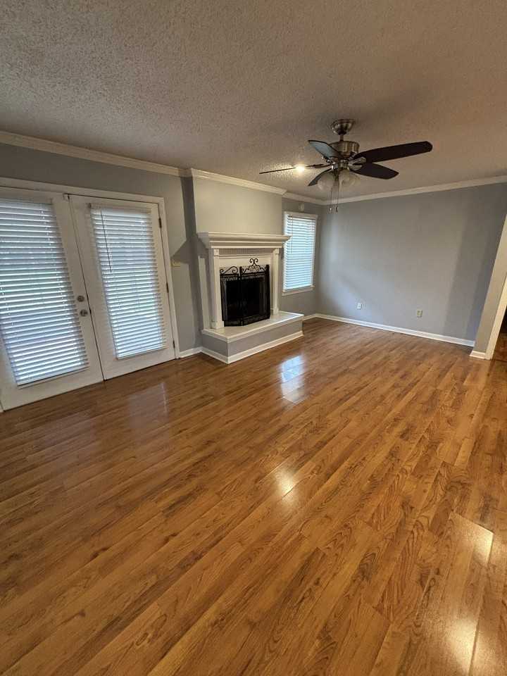 106 Carol Dr - Photo 5 of 24