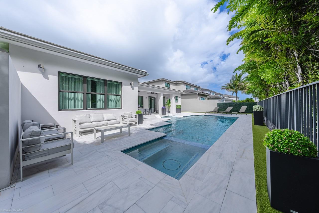 8652 Dream Falls St - Photo 2 of 50