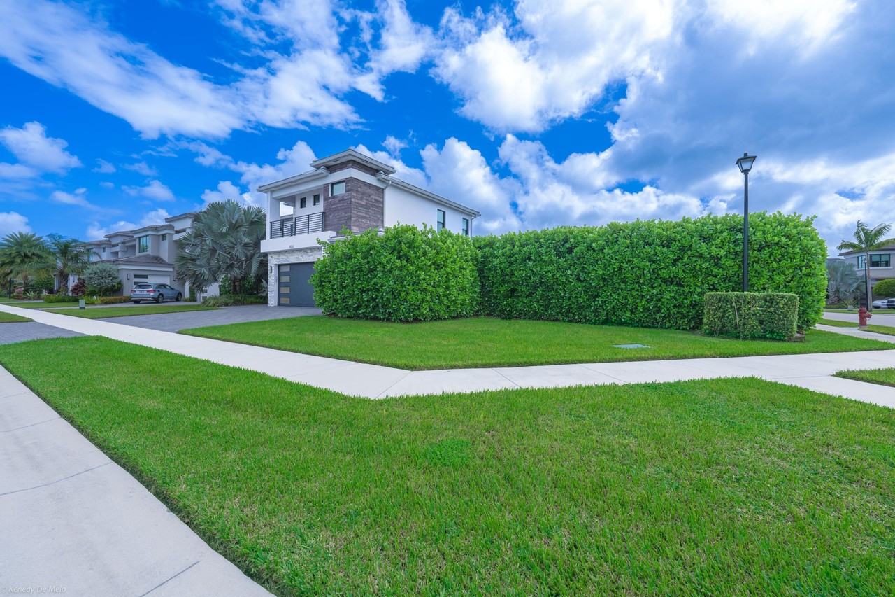 8652 Dream Falls St - Photo 6 of 50