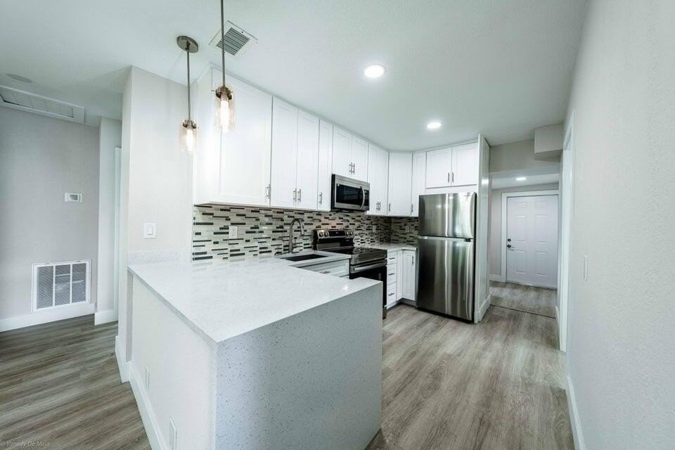 1405 Nw 7th Ter - Photo 4 of 31