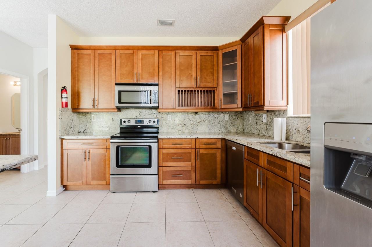 4015 Banyan Trails Dr - Photo 5 of 13