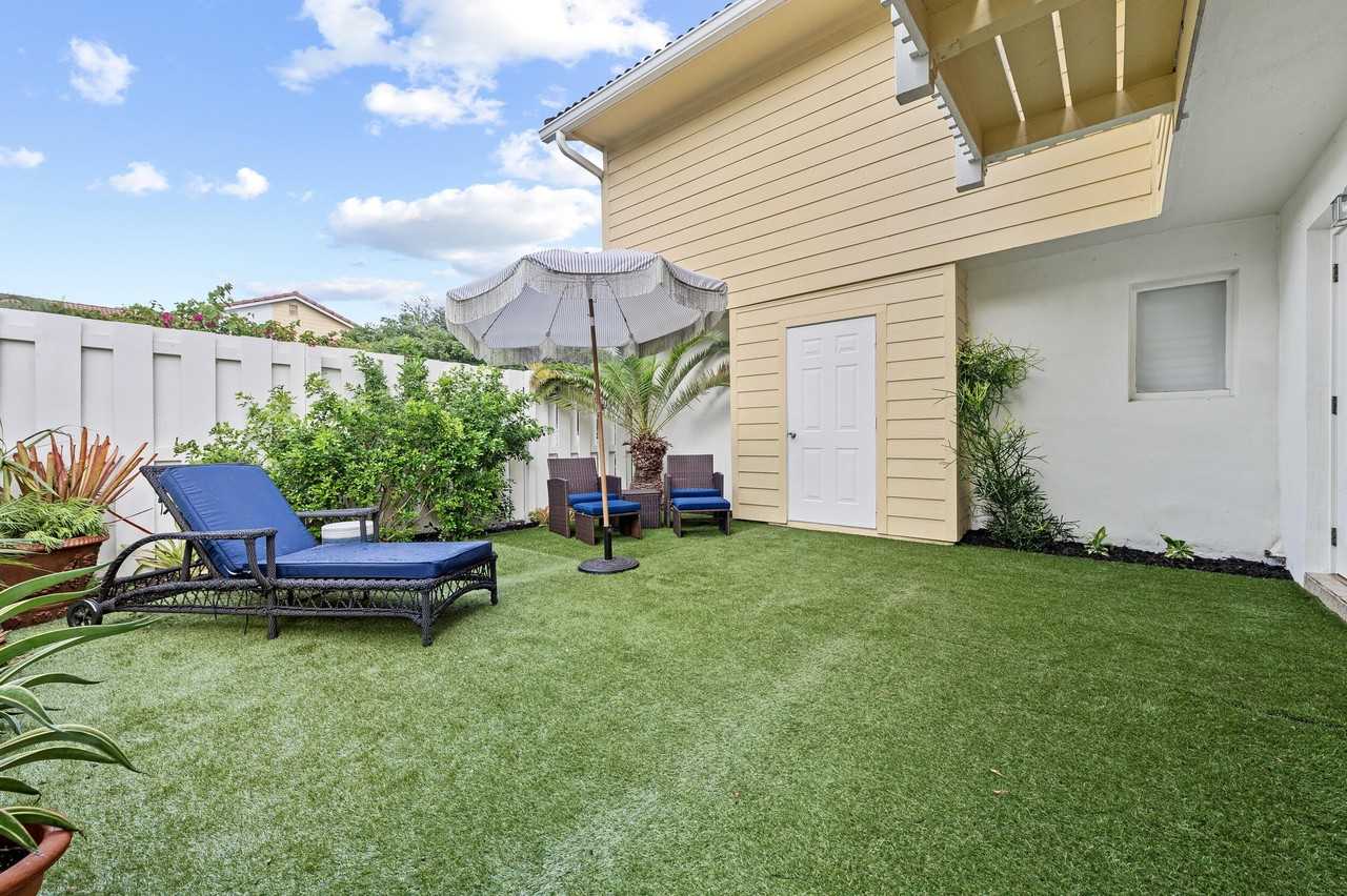 288 Seabreeze Cir - Photo 2 of 36