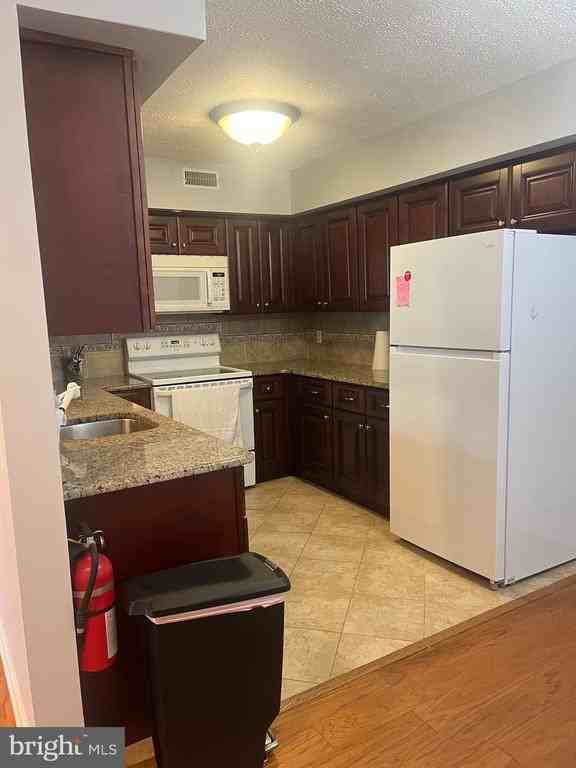 505 Gregorys Way - Photo 3 of 12