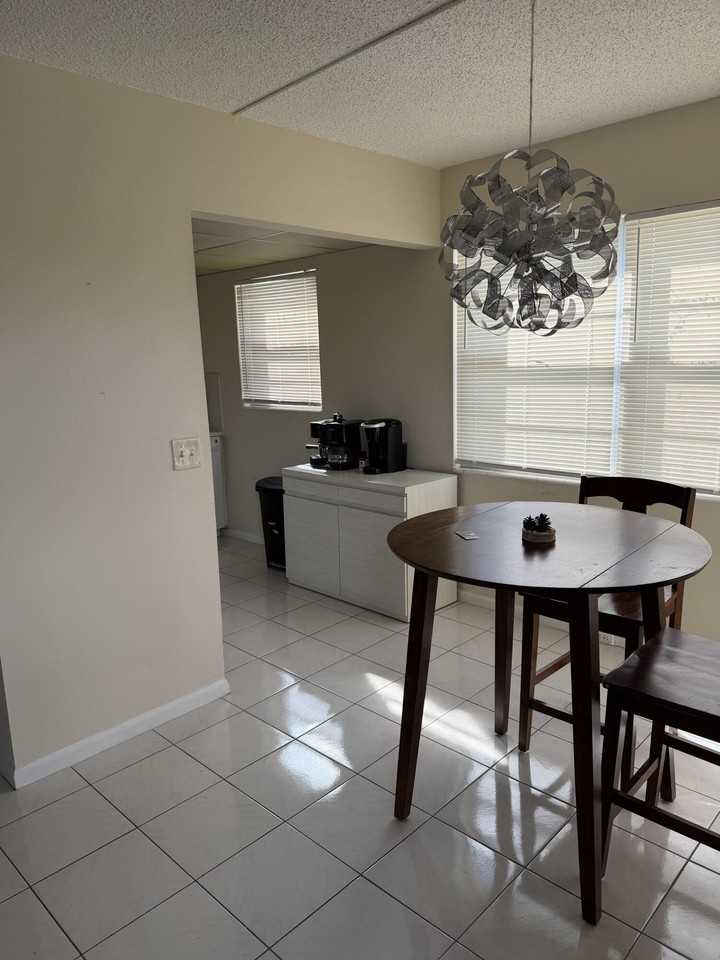 186 Suffolk E - Photo 4 of 14