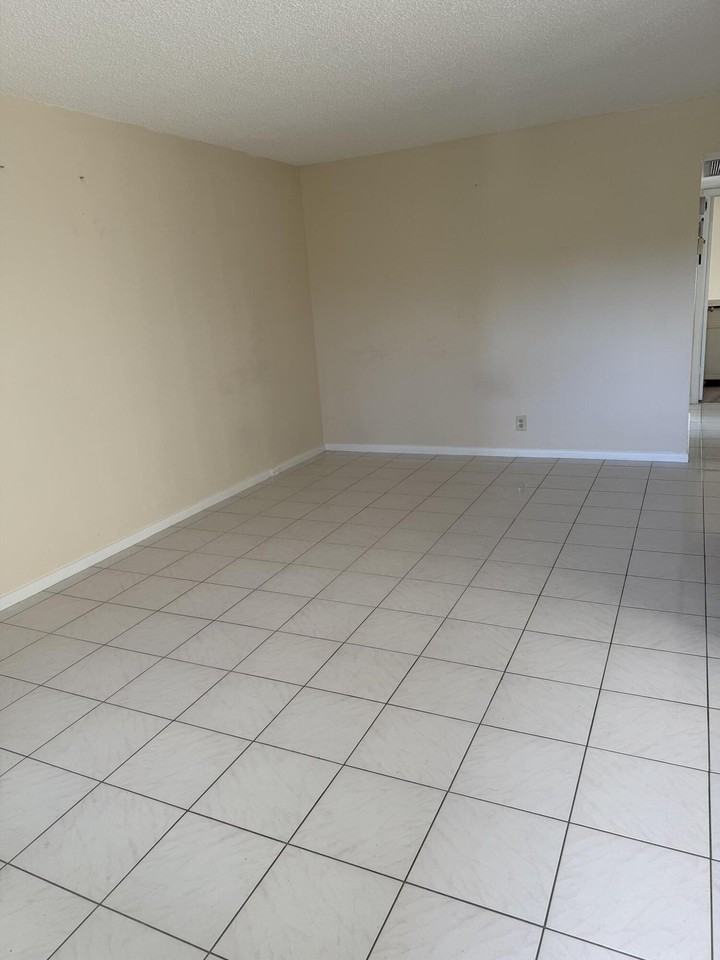 186 Suffolk E - Photo 5 of 14