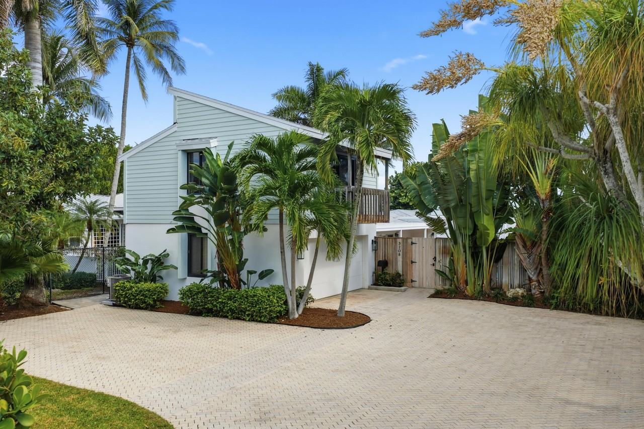 3208 N Flagler Dr - Photo 2 of 50