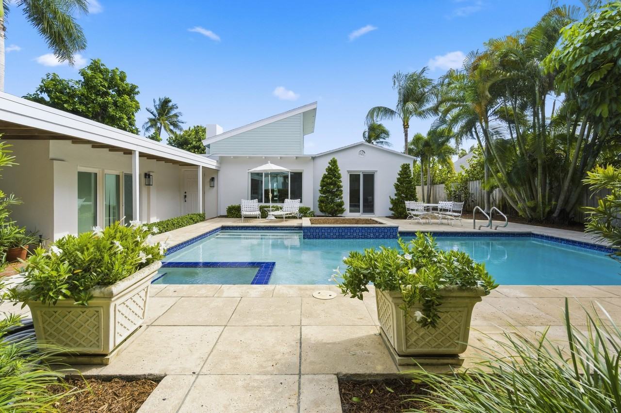 3208 N Flagler Dr - Photo 3 of 50