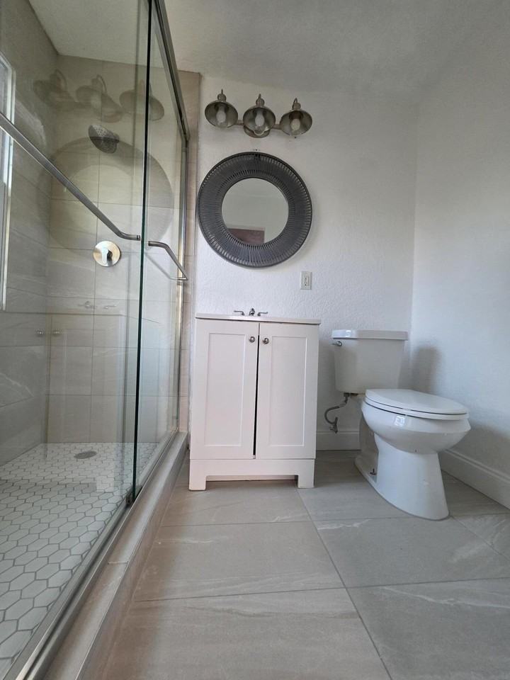 803 Selkirk St #1-2 - Photo 3 of 15