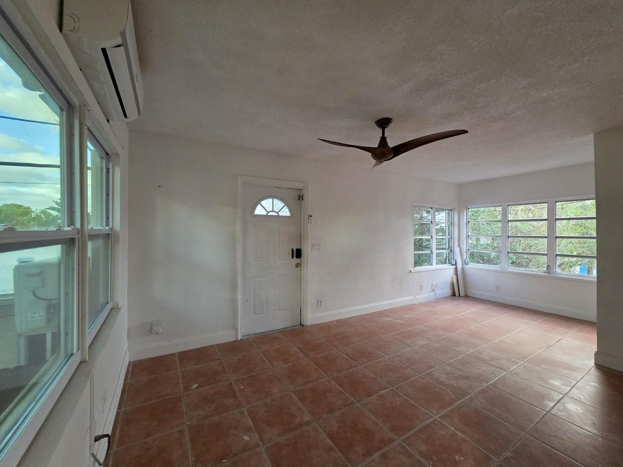 803 Selkirk St #1-2 - Photo 4 of 15