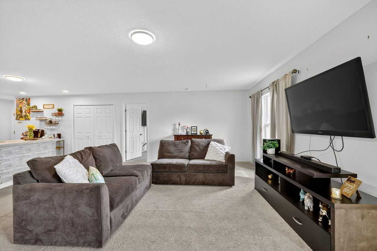 644 Sw Hoffenberg Ave - Photo 7 of 37