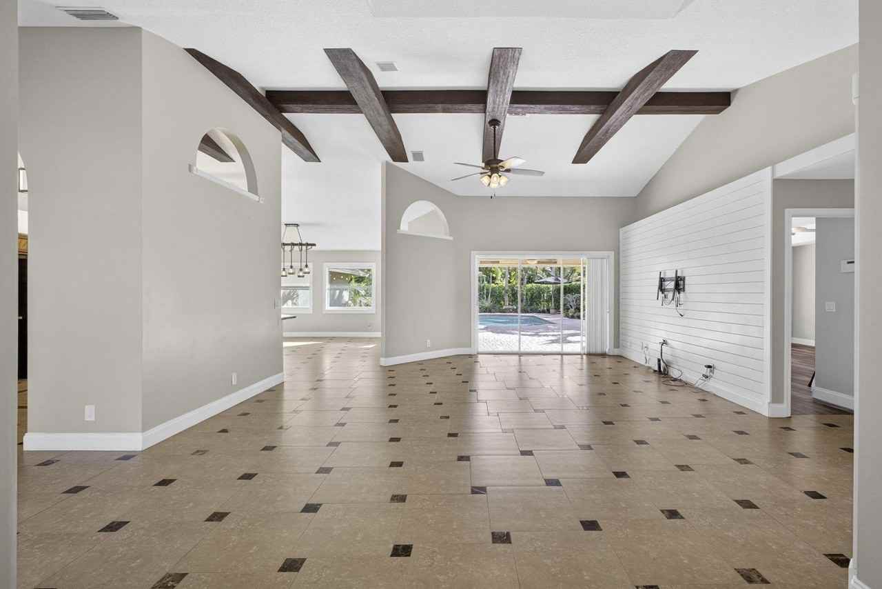 11646 63rd Ln N - Photo 5 of 50