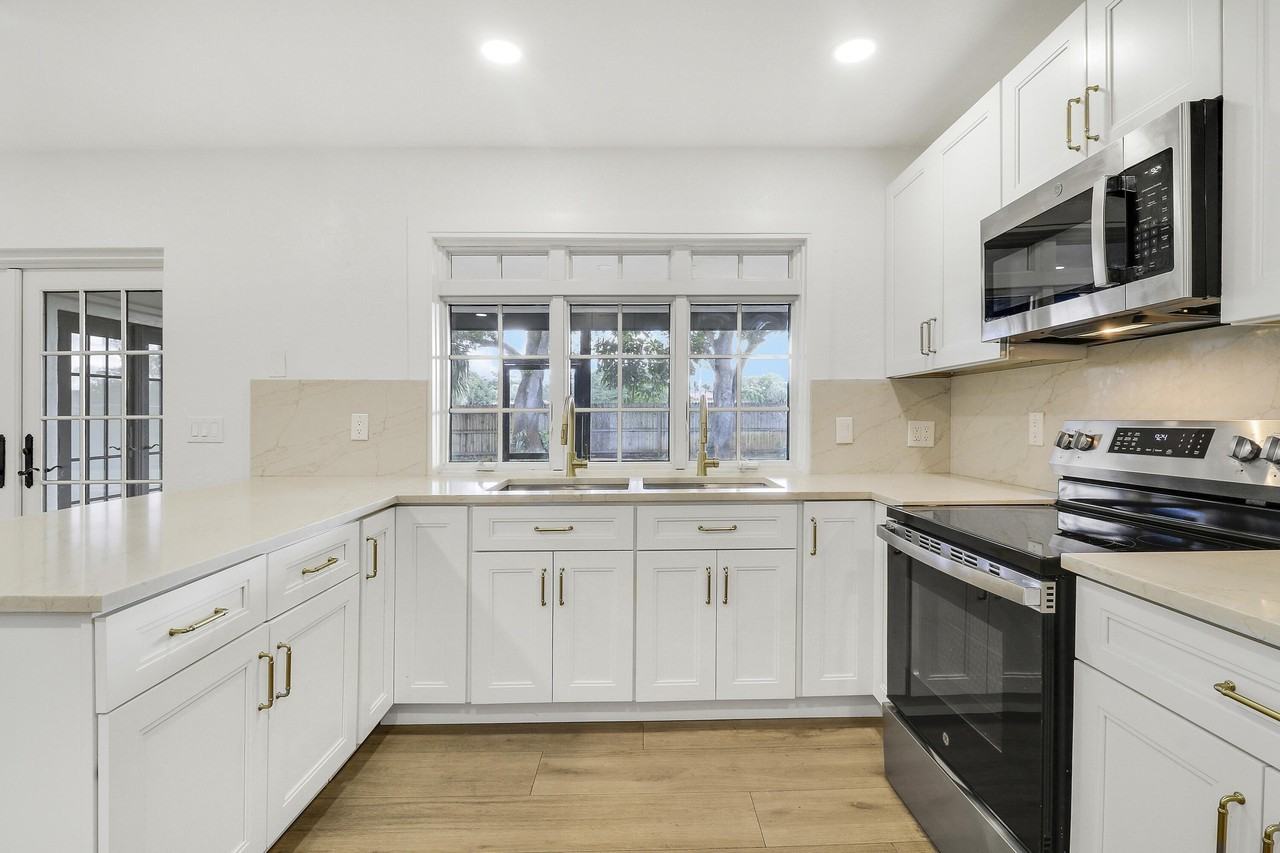 1009 Alamanda Dr - Photo 6 of 34