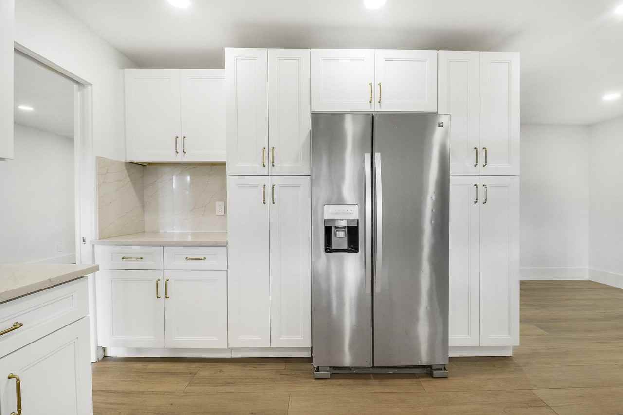 1009 Alamanda Dr - Photo 7 of 34