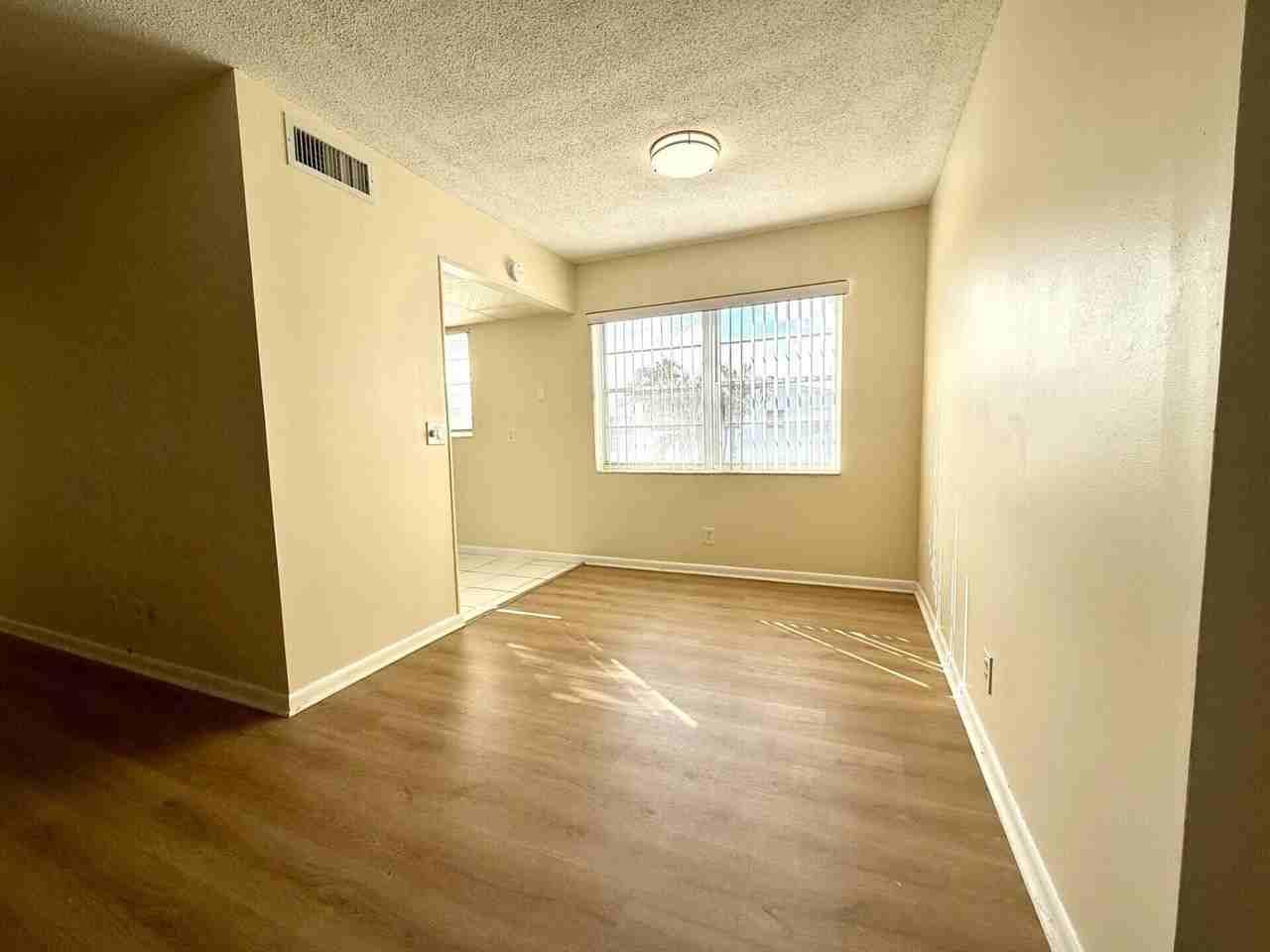 241 Sheffield J - Photo 2 of 20