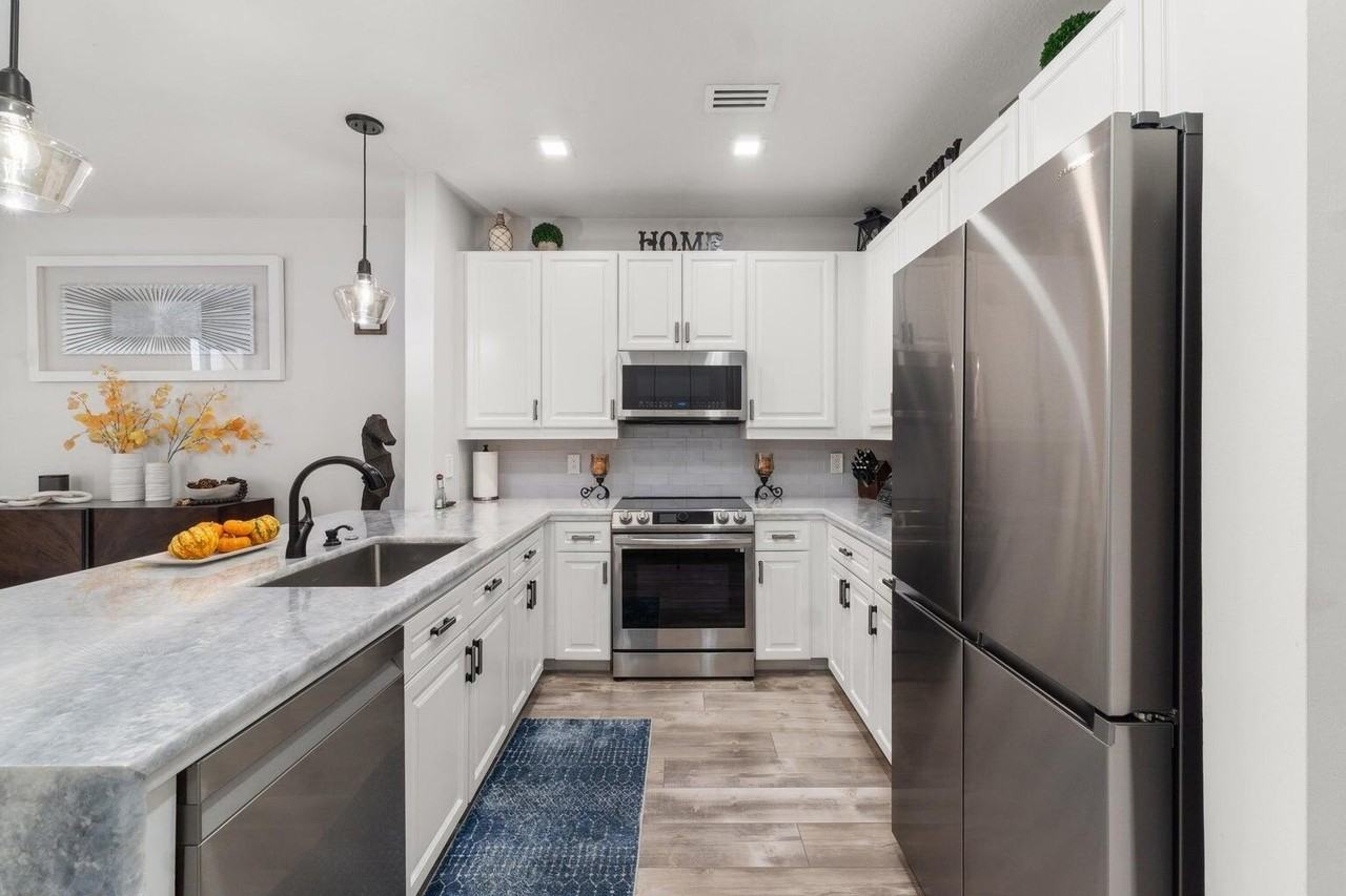 3643 Nw 5th Ter - Photo 4 of 28