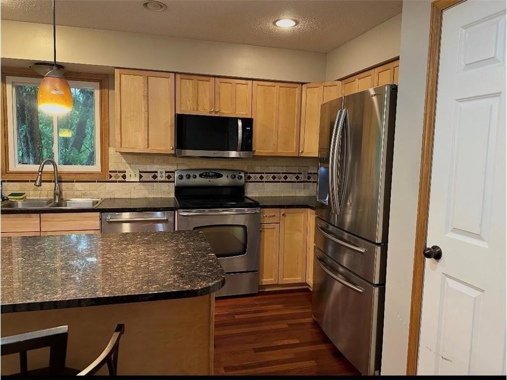 1657 Helena Rd N - Photo 2 of 16